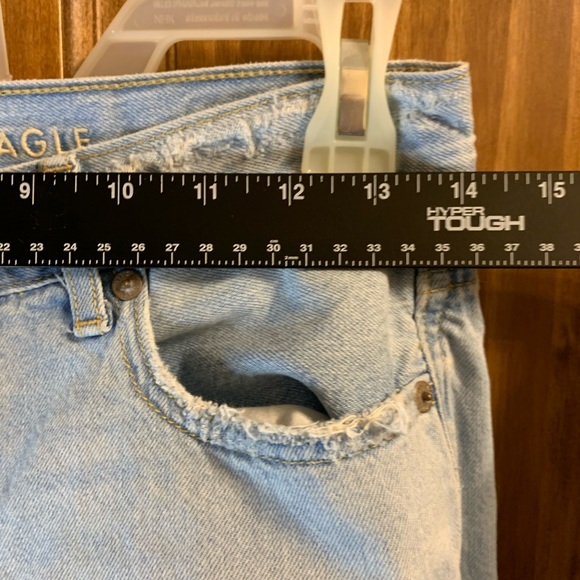 Women’s American Eagle Mom Straight Jean size 4 short - Picture 2 of 7